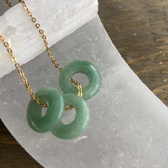 GOLD DELICATE CHAIN AVENTURIN NECKLACE TRINITY - Picture 1 of 7